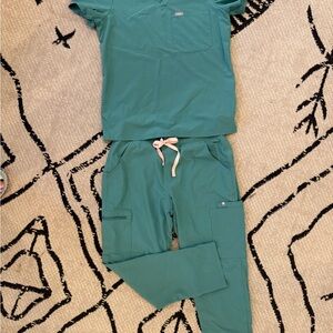 Figs Scrubs Set in Surgical Green